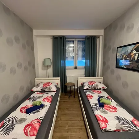 Schicke In Messenaehe 3*