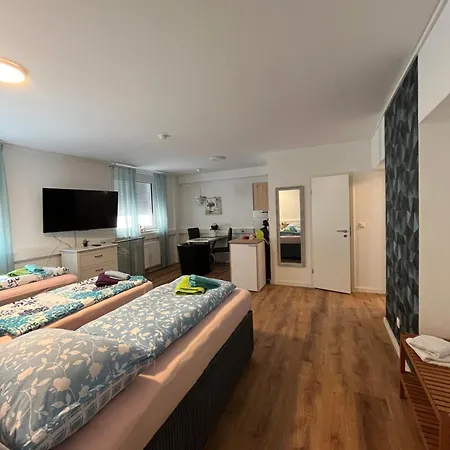 Schicke In Messenaehe 3*