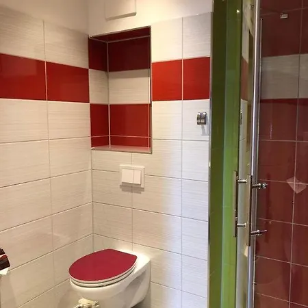 Schicke In Messenaehe 3*