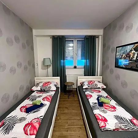 Schicke In Messenaehe