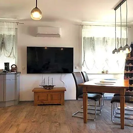 Schicke In Messenaehe Апарт-отель 3*