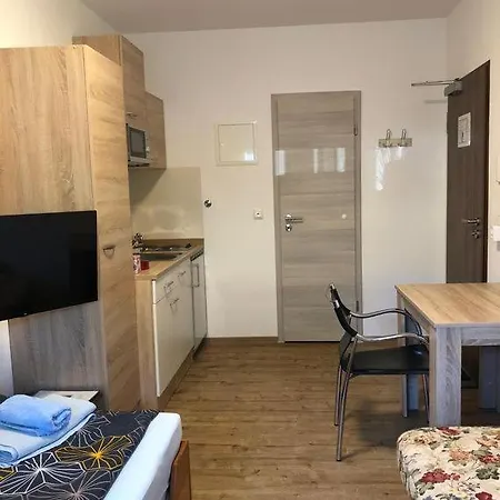 Schicke In Messenaehe 3*