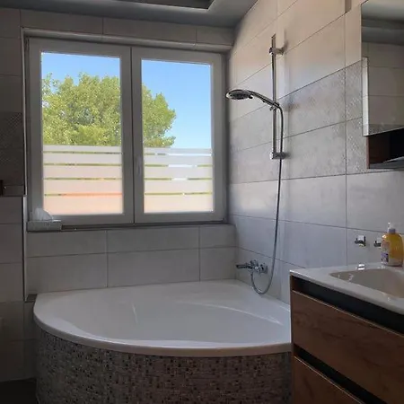 Schicke In Messenaehe