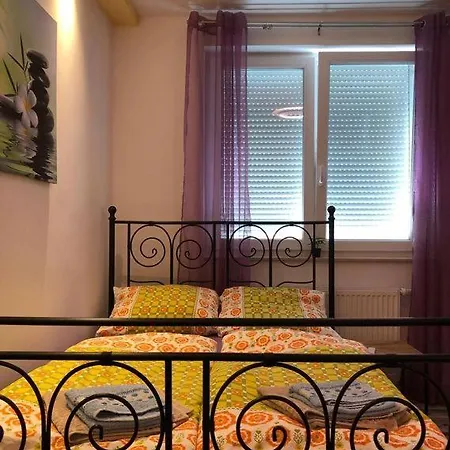 Apartahotel Schicke In Messenaehe